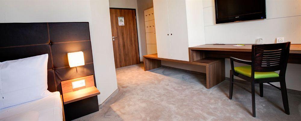 RiKu HOTEL Neu-Ulm Extérieur photo