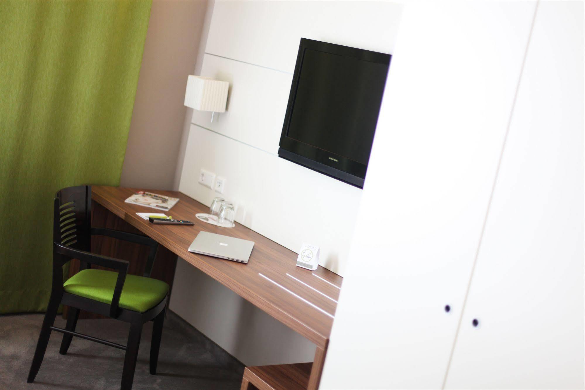 RiKu HOTEL Neu-Ulm Extérieur photo